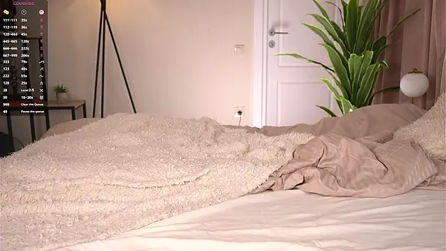 MiaBanger online show from April 2026 03:01:01 PM