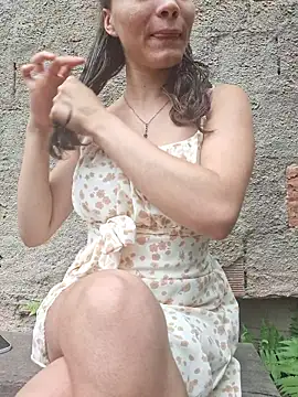 HelenHoltz online show from November 2025 04:18:02 PM