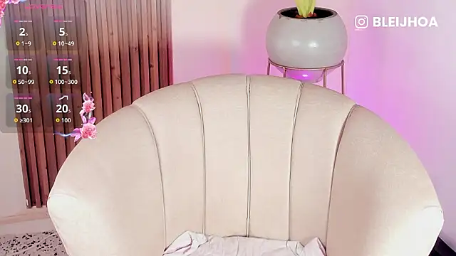 Snapshot of kenayfox chatting on February 2026 06:53:01 AM kenayfox online show from February 2026 06:53:01 AM