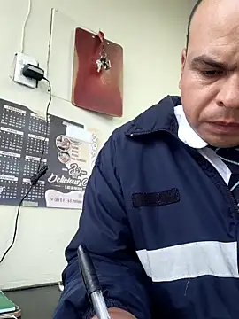 Snapshot of Camilo-31RI chatting on May 2026 10:57:02 AM Camilo-31RI online show from May 2026 10:57:02 AM