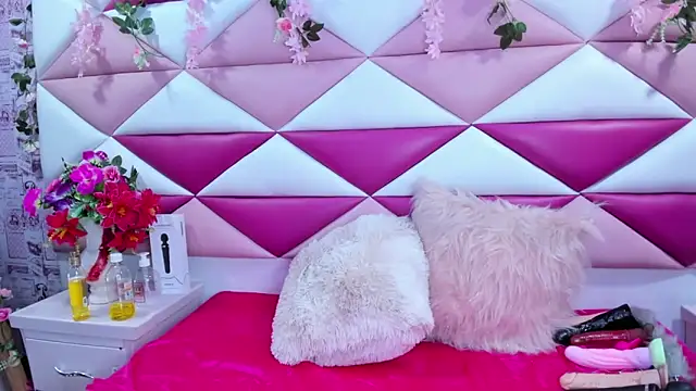 Snapshot of SalmaSantos chatting on September 2025 03:08:02 AM SalmaSantos online show from September 2025 03:08:02 AM