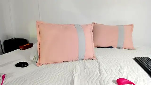 Maia W10 online show from February 2025 03:53:01 PM