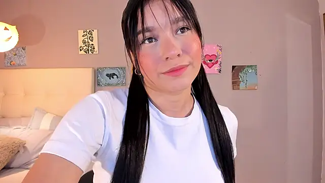 Snapshot of Maia_W10 chatting on April 2026 12:10:02 PM Maia W10 online show from April 2026 12:10:02 PM
