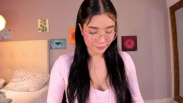 Snapshot of Maia_W10 chatting on May 2026 12:24:02 PM Maia W10 online show from May 2026 12:24:02 PM