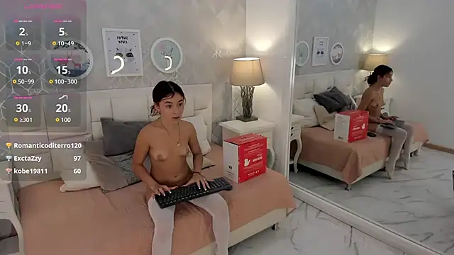 Snapshot of Candy5Girl chatting on January 2025 01:42:02 AM Candy5Girl online show from January 2025 01:42:02 AM