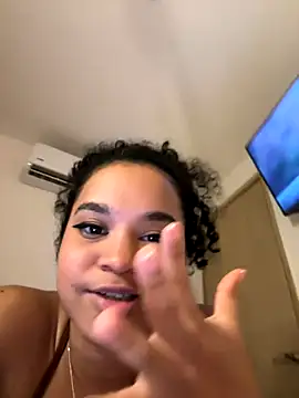 Snapshot of Lucy_wilson5 chatting on December 2024 09:54:02 AM Lucy wilson5 online show from December 2024 09:54:02 AM