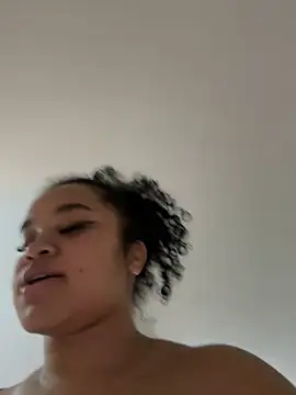 Snapshot of Lucy_wilson5 chatting on December 2024 09:29:02 AM Lucy wilson5 online show from December 2024 09:29:02 AM
