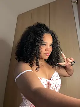 Snapshot of Lucy_wilson5 chatting on December 2024 03:19:01 AM Lucy wilson5 online show from December 2024 03:19:01 AM