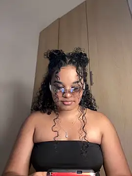 Snapshot of Lucy_wilson5 chatting on January 2025 04:16:02 AM Lucy wilson5 online show from January 2025 04:16:02 AM