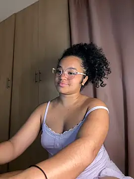 Snapshot of Lucy_wilson5 chatting on February 2025 09:46:02 AM Lucy wilson5 online show from February 2025 09:46:02 AM