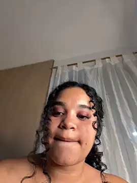 Snapshot of Lucy_wilson5 chatting on February 2025 09:36:02 AM Lucy wilson5 online show from February 2025 09:36:02 AM