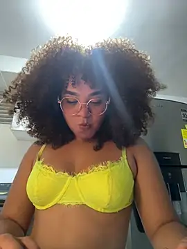 Snapshot of Lucy_wilson5 chatting on February 2025 06:08:02 AM Lucy wilson5 online show from February 2025 06:08:02 AM