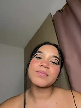 Snapshot of Lucy_wilson5 chatting on February 2025 06:58:02 AM Lucy wilson5 online show from February 2025 06:58:02 AM