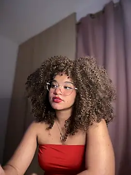 Snapshot of Lucy_wilson5 chatting on March 2025 09:33:02 AM Lucy wilson5 online show from March 2025 09:33:02 AM