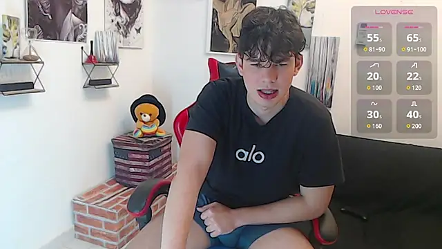 Snapshot of Angelo-cianuro- chatting on June 2026 12:13:01 AM Angelo-cianuro- online show from June 2026 12:13:01 AM