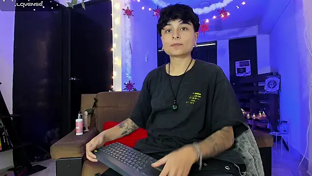 Snapshot of ZuryRamirez_ chatting on December 2024 08:01:02 PM ZuryRamirez online show from December 2024 08:01:02 PM
