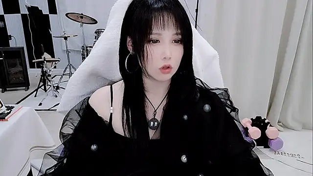 Vaness-a online show from April 2026 06:28:01 PM