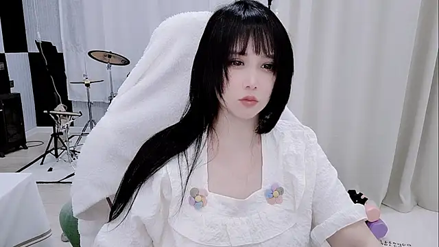 Snapshot of Vaness-a chatting on May 2026 02:51:02 AM Vaness-a online show from May 2026 02:51:02 AM