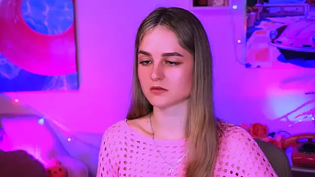 Snapshot of DeboraLarson chatting on March 2025 06:57:02 AM DeboraLarson online show from March 2025 06:57:02 AM