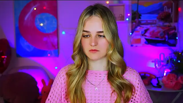 Snapshot of DeboraLarson chatting on March 2025 03:53:02 AM DeboraLarson online show from March 2025 03:53:02 AM