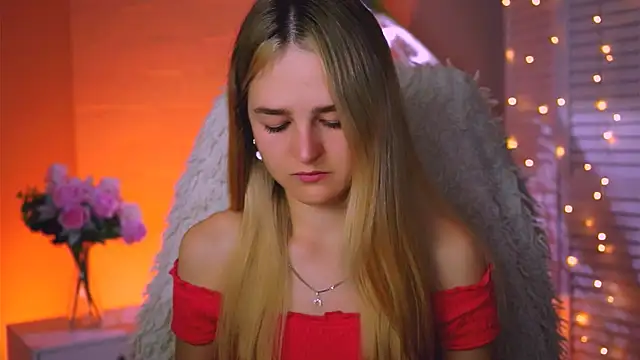 Snapshot of DeboraLarson chatting on September 2025 03:43:02 AM DeboraLarson online show from September 2025 03:43:02 AM