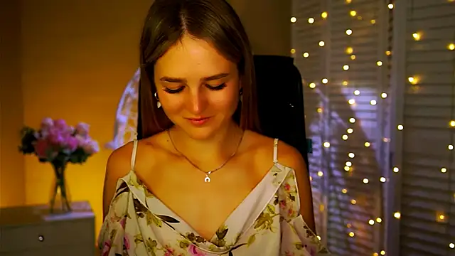 Snapshot of DeboraLarson chatting on November 2025 03:56:02 AM DeboraLarson online show from November 2025 03:56:02 AM