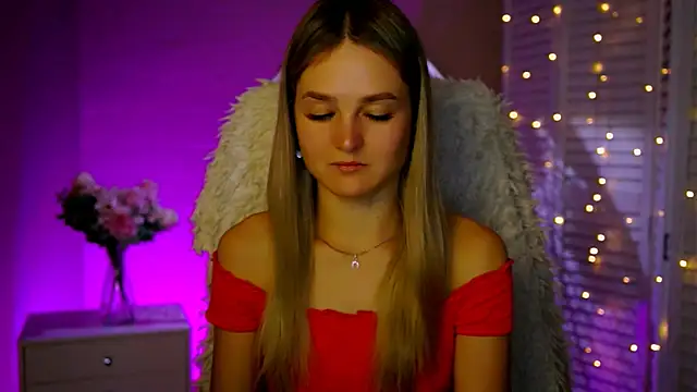 Snapshot of DeboraLarson chatting on November 2025 03:38:01 AM DeboraLarson online show from November 2025 03:38:01 AM