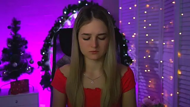 Snapshot of DeboraLarson chatting on December 2025 03:23:01 AM DeboraLarson online show from December 2025 03:23:01 AM