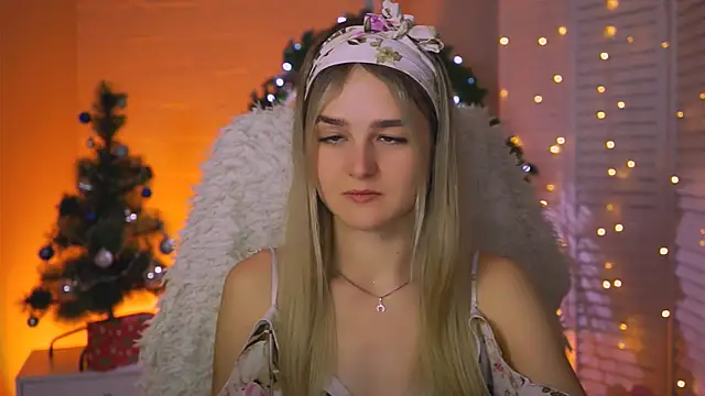 Snapshot of DeboraLarson chatting on December 2025 03:35:02 AM DeboraLarson online show from December 2025 03:35:02 AM