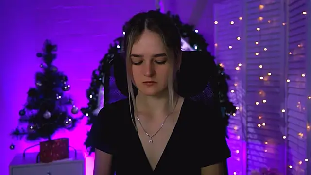 Snapshot of DeboraLarson chatting on December 2025 03:15:01 AM DeboraLarson online show from December 2025 03:15:01 AM