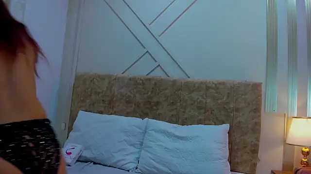 ashley  foxx  online show from October 2025 01:43:02 PM