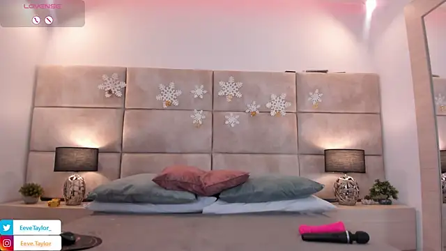 Eevee Taylor online show from December 2025 03:04:02 AM