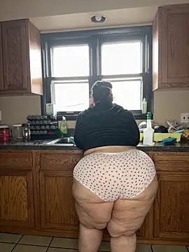 tillymarie34 online show from November 2025 05:56:01 PM