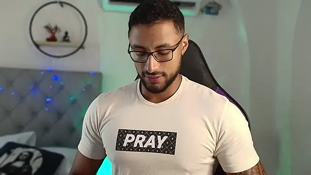 LiamGarcia1 online show from December 2024 01:30:02 PM