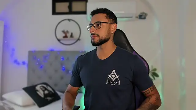 LiamGarcia1 online show from January 2025 12:46:02 PM