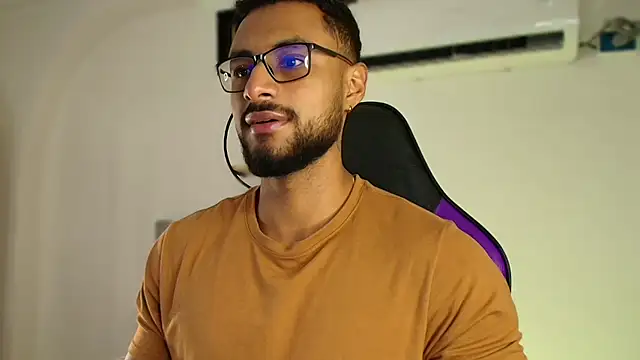 LiamGarcia1 online show from January 2025 12:02:02 PM