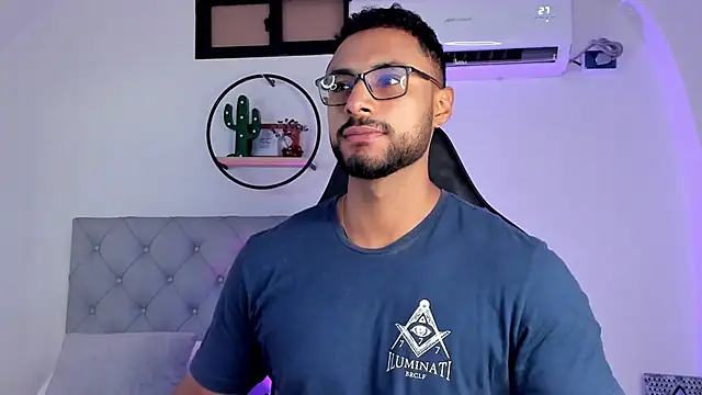 LiamGarcia1 online show from February 2025 01:28:01 PM