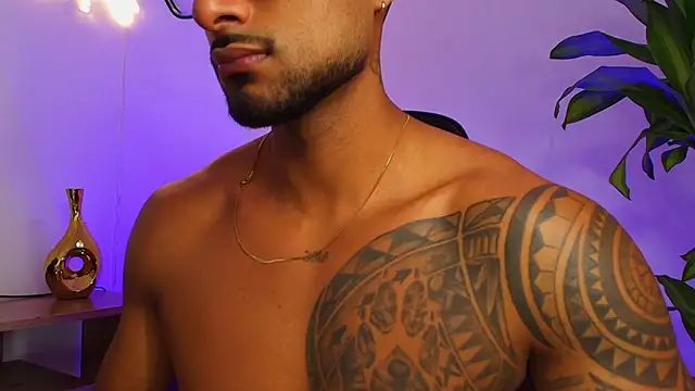 LiamGarcia1 online show from December 2025 03:38:02 PM