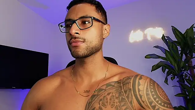 LiamGarcia1 online show from December 2025 02:25:01 PM