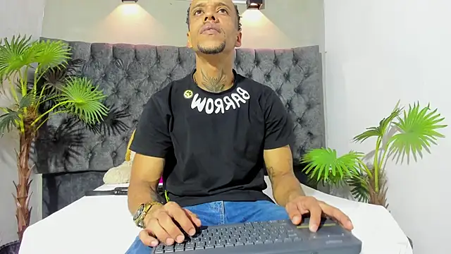 Snapshot of Salomon_koude chatting on June 2026 01:35:02 PM Salomon koude online show from June 2026 01:35:02 PM