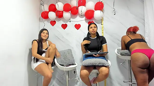 Snapshot of Candyscouples chatting on February 2025 12:16:02 PM Candyscouples online show from February 2025 12:16:02 PM