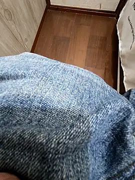 Snapshot of cinnabar_red chatting on April 2026 05:46:01 AM cinnabar red online show from April 2026 05:46:01 AM