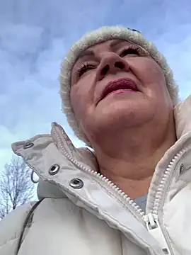 Laura Millf online show from February 2026 12:20:01 PM