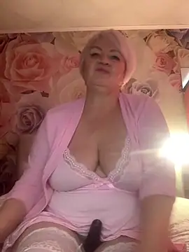Snapshot of Laura_Millf chatting on April 2026 09:41:02 AM Laura Millf online show from April 2026 09:41:02 AM