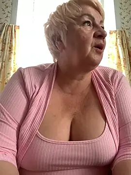 Snapshot of Laura_Millf chatting on June 2026 05:43:02 AM Laura Millf online show from June 2026 05:43:02 AM