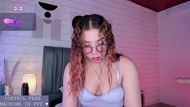 Snapshot of Lizzie-Evans chatting on June 2026 12:09:02 PM Lizzie-Evans online show from June 2026 12:09:02 PM