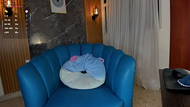 Julie Markk online show from April 2026 10:33:02 PM