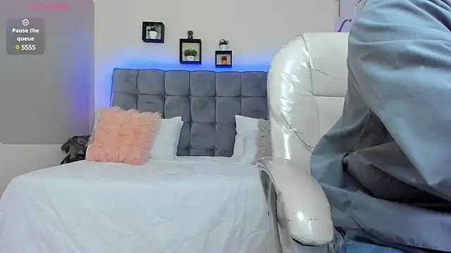 Damian23   online show from March 2025 12:44:02 PM