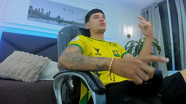 Damian23   online show from December 2025 10:46:02 AM