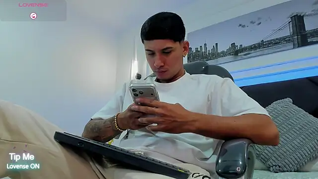 Damian23   online show from January 2026 12:33:02 PM